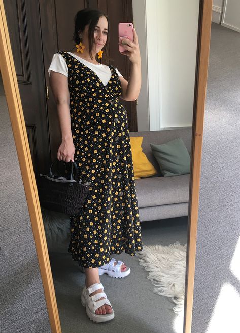 I'm 30 Weeks Pregnant, and This Is What I'm Wearing to Work | Who What Wear UK Maternity Outfits For Work, Cool Maternity Outfits, Baby Bump Style Summer, Pregnancy Fashion Spring, Summer Pregnancy Outfits, Spring Maternity Outfits, Summer Work Wear, Maternity Work Wear, Fall Maternity Outfits