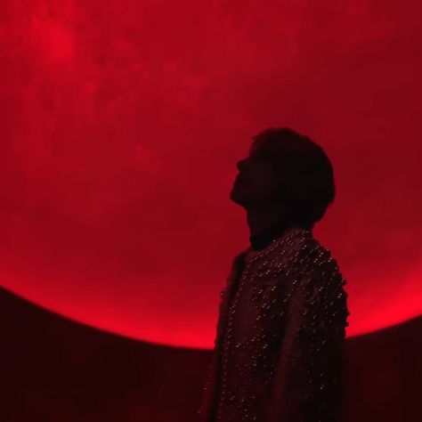 Jake watching a eclipse, enhypen vampire aesthetic. Vampire shim jaeyun under the ligth of the red moon Vampire Aesthetic Enhypen, Enhypen Red Aesthetic, Enhypen Vampire Aesthetic, Blood Moon Aesthetic, Vampire Kpop, Red Enhypen, Red Vampire Aesthetic, Black Enhypen, Red Moon Aesthetic