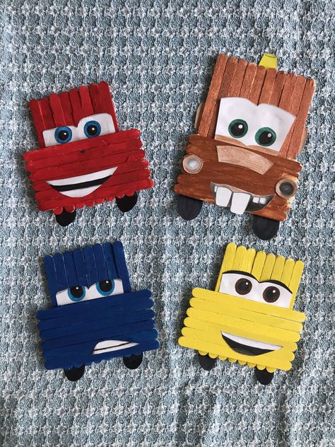 Disney Arts And Crafts, Activities With Popsicle Sticks, Popsicle Activities, برق بنزين, Cars Disney Pixar, Disney Activities, Babysitting Crafts, Popsicle Crafts, Cars Disney