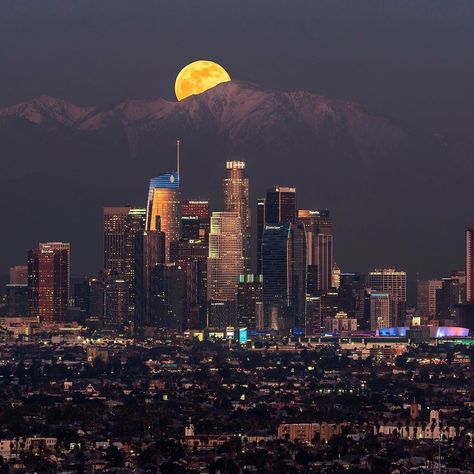 LOS ANGELES | Travel community on Instagram: “✨Last night’s rising full Wolf Moon. ✨ Post by 📸 @bay.photography 😍 ✨ ✈Mark your photo with tag #losangelesworld and we`ll post it! ✨ #LA…”