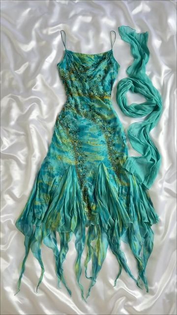 xoxofitz on Instagram: "Mermaid Fantasy 🧚🏻✨ #vintage #fyp #dress #mermaid #silk" 2000s Dresses, Fantasy Vintage, Silk Dress Vintage, Mermaid Outfit, Fairy Clothes, Dress Mermaid, Prom Dress Inspiration, Fairytale Dress, Fairy Dress