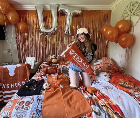 Ut Austin Acceptance Pictures, Texas College Aesthetic, Ut Austin Acceptance Letter, Texas University Longhorns, Longhorn Party, Ut College, Ut University, College Announcements, College Bed