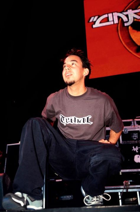 Mike Linkin Park, Linkin Park Outfits, Mike Shinoda 2000, Metal Outfit Men, Chester Bennington And Mike Shinoda, Linkin Park 2000, Metal Outfit, Linking Park, Metal Boy