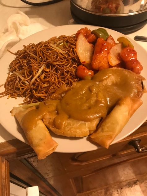 British Chinese Food, Thai Takeout Aesthetic, British Takeaway, Chinese Takeaway Aesthetic, British Chinese Takeaway, Uk Chinese Takeaway, Chinese Food Aethstetic, Chinese Food Takeout Aesthetic, Chinese Food Aesthics