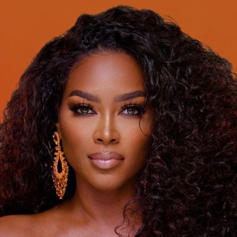 Kenya Moore Makeup, Kenya Moore, Creation Station, Hair Things, Housewives Of Atlanta, Dark Skin Beauty, Natural Hair Beauty, Women Makeup, Dark Skin Women