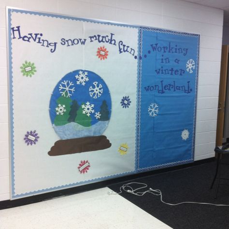 The winter bulletin board I and a co-worker created that I was told I had to post :) Bulletin Board Ideas Pictures, Winter Bulletin Board Ideas, Winter Door Decorations Classroom, Classroom Holiday Party, Door Bulletin Boards, Elementary Bulletin Boards, Winter Bulletin Board, Kindergarten Bulletin Boards, Christmas Bulletin Boards