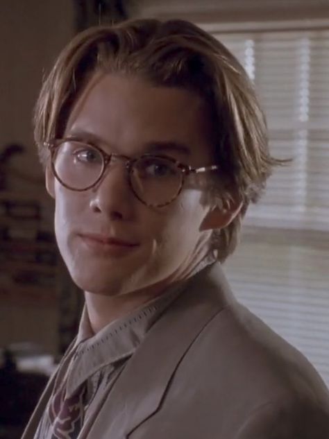 Ethan Hawke Long Hair, Ethan Hawke Gattaca, Ethan Hawke Edit, Ethan Hawke 80s, Ethan Hawke 90s, Young Ethan Hawke, Dead Poets Society Aesthetic, Todd Anderson, Mystery Date