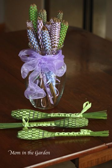 How To Make Wands, Herb Ideas, Lavender Wands, Lavender Crafts, Lavender Wreath, Lavender Bouquet, Basement Makeover, Witchy Crafts, Lavender Plant