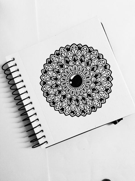 Mandala Art Name Plate, Small Mandala Drawing, Mini Mandala Art, Small Mandala Tattoo, Small Mandala, Mandala Sketch, Mandala Book, Mini Mandala, Mandala Doodle