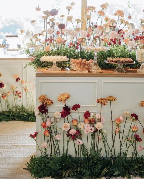 Dulang Hantaran Ideas, Atelier Ideas, Wildflower Wedding Theme, Farmers Market Display, Bridal Shower Inspo, Wildflower Baby Shower, Floral Art Design, Flower Party, Wildflower Wedding