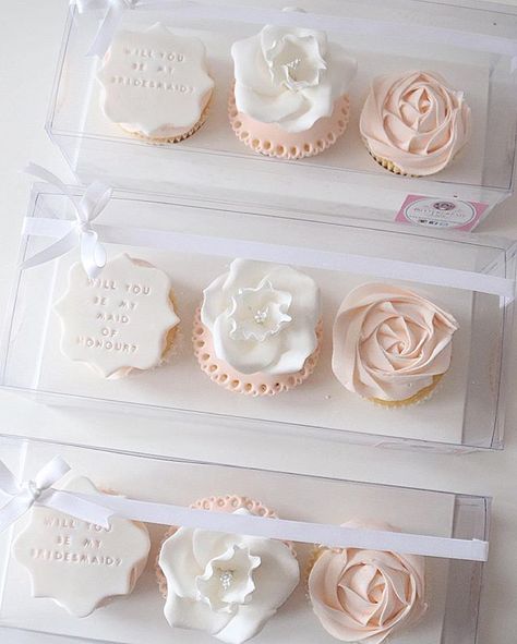 Peach & Pearl 'Will you be my bridesmaid?' Cupcake gift boxes. To enquirer… Will You Be My Bridesmaid Cupcakes, Bridesmaid Proposal Cupcakes, Bridesmaid Cupcakes, Proposal Cupcakes, Bridesmaid Dinner, Cupcake Gift, Dessert Boxes, Bridesmaid Box, Proposal Box