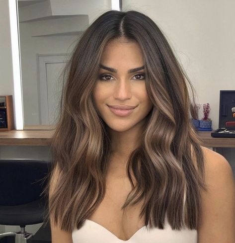 Rambut Brunette, Chocolate Brown Hair Color, Brown Hair Looks, Brown Hair Inspo, Brunette Hair With Highlights, Vlasové Trendy, Spring Hair Color, Brunette Balayage Hair, Brown Hair Balayage