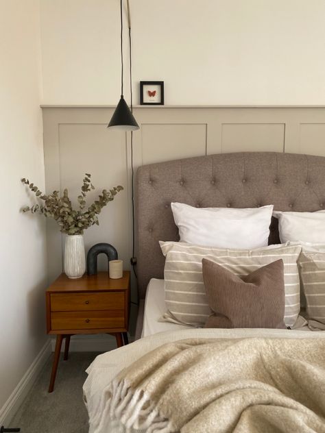 Beige Paneling Bedroom, Bedroom Panelling Beige, Spare Bedroom Panelling, Scandi Neutral Bedroom, Oatmeal Colour Bedroom, Beige Sage Bedroom, Taupe Bedroom Accent Wall, Taupe Bedroom Panelling, Spare Bedroom Accent Wall