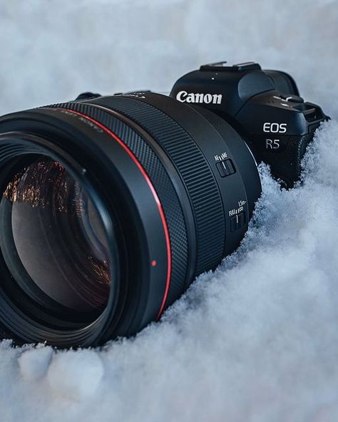 Christian | Canon Gear Visuals on Instagram: "How do you feel when you looking at this shot? ❄️ I personally feel so relaxed and calm 😍 Really like the winter ☃️ enjoy the weekend my friends In frame: 📸Canon R5 + Canon 85mm f1.2L USM #canonr5 #canon85mm12 #rf85mm12 #85mm12" Canon R6, Canon R5, Youtube Setup, Sony Digital Camera, Amazon Online Shopping, Canon Cameras, Enjoy The Weekend, Church Graphic Design, Winter Photos