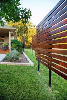 Privacy Fence Decorations, Backyard Privacy Screen, Backyard Garden Layout, Privacy Fence Designs, Privacy Landscaping, Cheap Backyard, Outdoor Screens, Backyard Privacy, Budget Patio