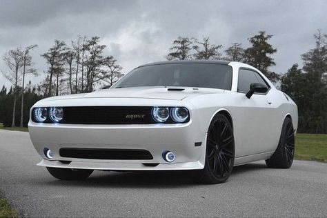 White Challenger Dodge, Dodge Challenger Hellcat White, White Hellcat, White Dodge Challenger, Dodge Charger White, White Challenger, Dodge Challenger Hellcat Demon, Pink Camaro, Doge Challenger