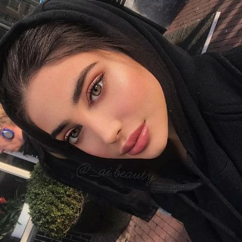 Iranian Makeup Looks, Lebanese Makeup, Makeup Arab, Negin Ghalavand, Middle Eastern Women, Middle Eastern Makeup, Arabic Makeup, Arabian Beauty Women, Arab Beauty