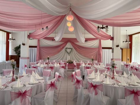 Pink And White Quince Decorations, Quince At Home, Dusty Pink Quinceanera Decoration, Pink And Silver Quinceanera Theme, Small Quinceanera Party Ideas At Home, Court Table Quinceanera, Quince Decorations Pink, Quince Court Table, Pink Party Backdrop