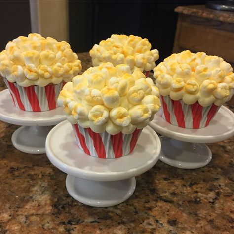 Popcorn cupcakes. Movie theme cupcakes. Movie birthday party. Movie Theme Cupcakes, Corn Bar, Movie Cupcakes, Popcorn Theme, Popcorn Cupcakes, Popcorn Cake, Theme Cupcakes, Movie Night Birthday Party, Movie Cakes