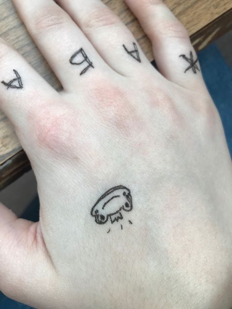 Frog Tattoo Simple, Mini Frog Tattoo, Lil Tattoo, Small Frog, Frog Tattoos, Crown Tattoo, Piercing Ideas, Face Tattoo, Name Tattoos