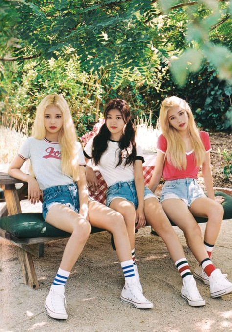 loona scans on Twitter: "◇ LOOΠΔ Odd Eye Circle ◇ » Mix & Match OT3 « https://t.co/7bIZdKWFrQ" / Twitter Loona Scans, Odd Eye Circle, Singing In The Rain, Eye Circles, Odd Eyes, Olivia Hye, 2 Girl, Crazy Love, Kpop Girl Groups