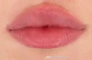 Rounded Cupids Bow Lips, Cupids Bow Lips, Ideal Face, Pretty Teeth, Lips Inspiration, Healthy Heart Tips, Mode Grunge, Face Art Makeup, Face Makeup Tips