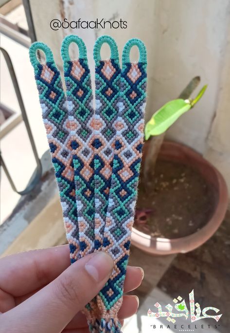 Arrow Head Pattern, Pastel Bracelet Pattern, Bracelet Book Bracelets, Neutral Color Friendship Bracelet, Arrow Head Friendship Bracelet, Arrow Head Bracelet Patterns, Arrow Bracelet Pattern, Green Bracelet Patterns, Arrowhead Friendship Bracelet