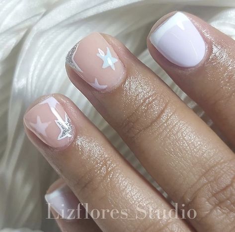 Biab Nails Stars, Sparkly Star Nails, White Nails With Stars, Cute Star Nails, Stockholm Nails, White Star Nails, Nails Stars, Short Natural Nails, Hoco Nails