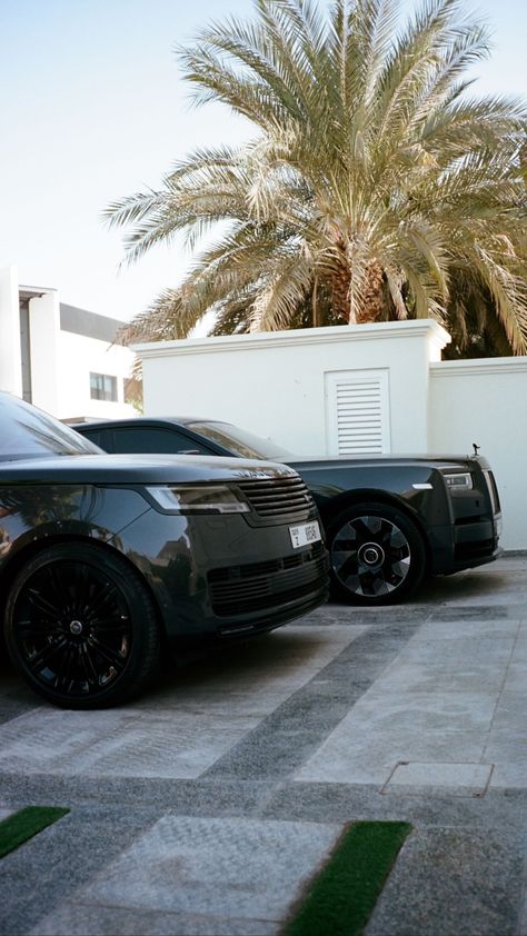 Black Rolls Royce Phantom, Black Rolls Royce, Range Rover Sv, Iman Gadzhi, تويوتا لاند كروزر, Luxury Cars Range Rover, Luxurious Cars, Modern Style House Plans, House Arch Design