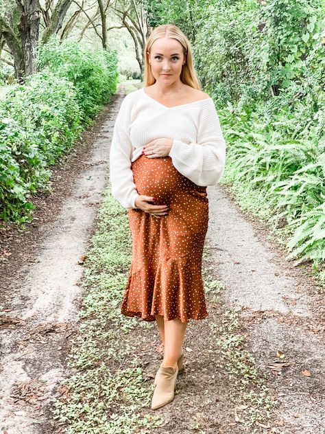 Skirt Sweater Outfit Maternity, Fall Dresses Maternity, Maternity Skirt Outfits Winter, Maternity Skirt With Sweater, Maternity Sweater Skirt Outfit, Maternity Skirt And Sweater Outfit, Maternity Skirt Outfits Fall, Sweater Over Dress Maternity, Maternity Dress With Sweater