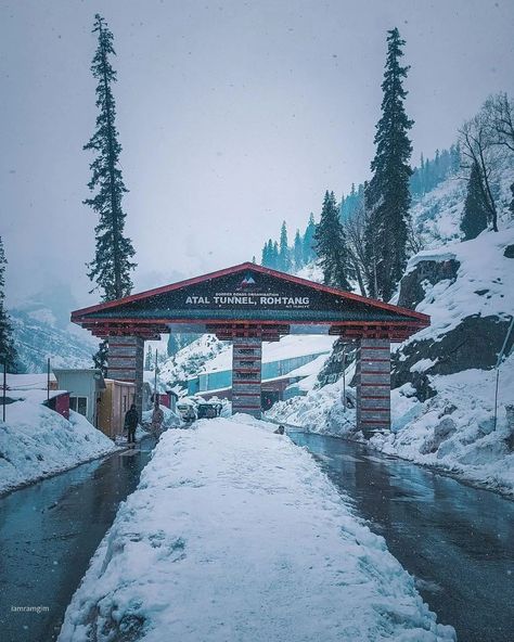 Take a break, chill, introspect and enjoy 📸@iamramgim Follow @spstourstravel for more !! . Like Comment Share . @spstourstravel @spstourstravel @spstourstravel 👉sps tempo traveller on rent 👉sps tempo traveller on rent 👉sps tempo traveller on rent #spstourstravel #manali #manalidiaries #ataltunnel #himachalpradesh #spitivalley #himalayas #snowfall #snowcladmountains #nature #naturephotography #travellinggram #traveler #travelphotography #feelalive Manali Snow Photography, Manali Pics, Manali Photos, Manali Pictures, Kulu Manali, Atal Tunnel, Manali Travel, Himachal Travel, Tempo Traveller