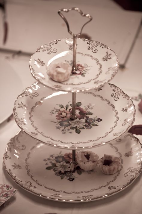 Three tier plate stand Cake Stand 3 Tier, Tier Plate Stand, Tea Cake Stand, Tiered Dessert Stand, Old Fashioned Wedding, Tiered Cake Stands, Tiered Server, Afternoon Tea Recipes, 3 Tier Cake Stand