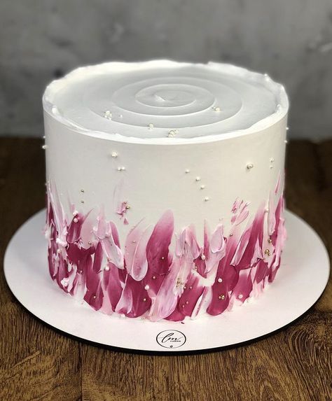 15 Year Birthday Cake, Pink Cake Ideas Birthday Simple, Simple Birthday Cakes For Women, Simple Pink Birthday Cake, 50th Birthday Cake For Mom, Art Party Cakes, Cake Minimalist, 19th Birthday Cakes, Modern Birthday Cakes