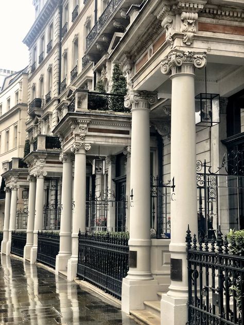 Theoldbuilding™️ on Twitter: "Wonderful details on these Grosvenor Crescent houses in Belgravia  #London #classicalarchitecture… " London Xmas, Stunning Houses, Kensington Townhouse, Belgravia London, Aesthetic London, London Girl, London Buildings, London Vibes, Grosvenor House