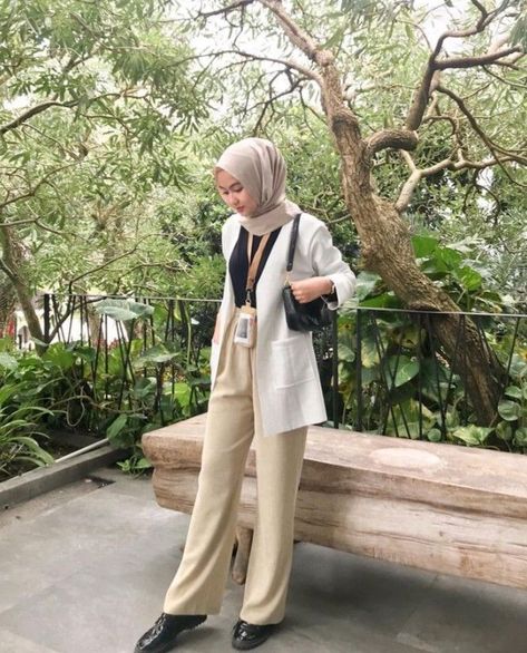 Office Look Hijab Casual, Blazer Outfits Hijab Formal, Ootd Blazer Hijab Casual, Work Outfits Women Hijab, Outfit Magang, Office Outfits Women Hijab, Ootd Blazer Hijab, Outfit Kantor, Fesyen Islam