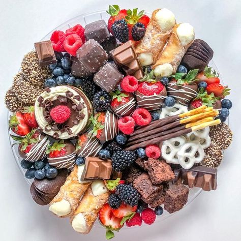 Ashley Osika on Instagram: "🍓river FTW . . . #dessert #dessertboard #sweetboard #ainttooproudtosweet #plattersoftheworld #plattersofinstagram #plattersandboards #mbpresets" Dessert Platter Ideas Party Trays, Birthday Dessert Charcuterie Board, Dessert Board Platter, Dessert Grazing Table, Birthday Charcuterie, Charcuterie Party, Dessert Charcuterie, Christmas Puddings, Christmas Charcuterie