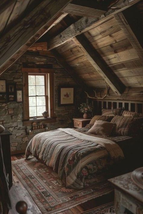 Dark Lodge Aesthetic, Rustic Bedroom Aesthetic, Dark Rustic Bedroom, Montana Bedroom, Cozy Cabin Bedroom, Tiny Cabins Interiors, Bedroom Feature Wall, Cabin Homes Interior, Mountain Cabin Decor