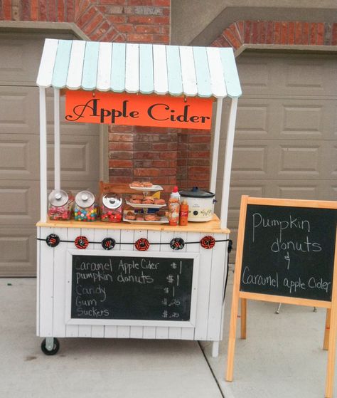 Fall Lemonade Stand, Apple Cider Stand Kids, Fall Time Drinks, Cider Bar Wedding, Apple Cider Bar Wedding, Apple Cider Stand, Cider Stand, Fall Festival Food, Apple Stand