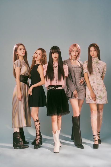 Geenius Kpop, 5 Member Girl Group, Genie In A Bottle, Kpop Profiles, Concept Photos, Korean Group, Photos Hd, Group Photos, Profile Photo