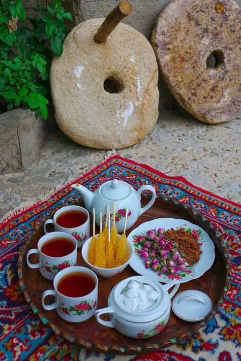 Iranian Aesthetic, Lebanese Breakfast, Food Display Table, Persian Tea, Iran Pictures, Persian Cuisine, Iranian Food, Easy Food Art, Lebanese Recipes