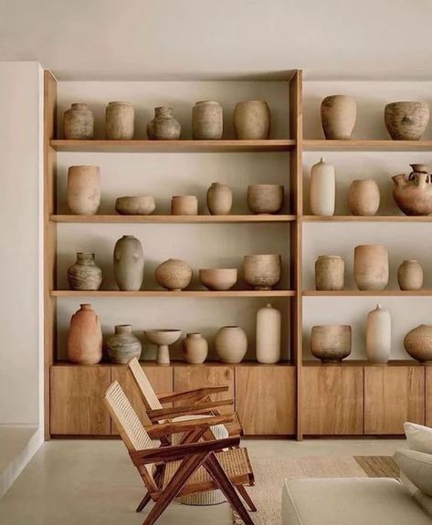 Wabi Sabi Shelves, Mexico Interior Design, Wabi Sabi Home, Wabi Sabi Interior Design, Wabi Sabi Interior, Casa Country, Pottery Workshop, Keramik Design, Interior Design Magazine