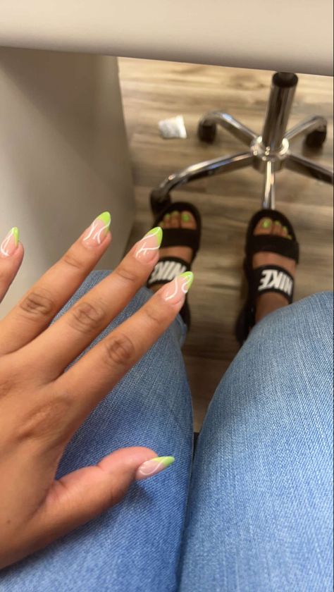 light green with white detail design Pedicure Designs, Summer Manicure, White Nail Art, Detail Design, Pastel Green, White Nails, Manicure And Pedicure, Light Green, Design Details