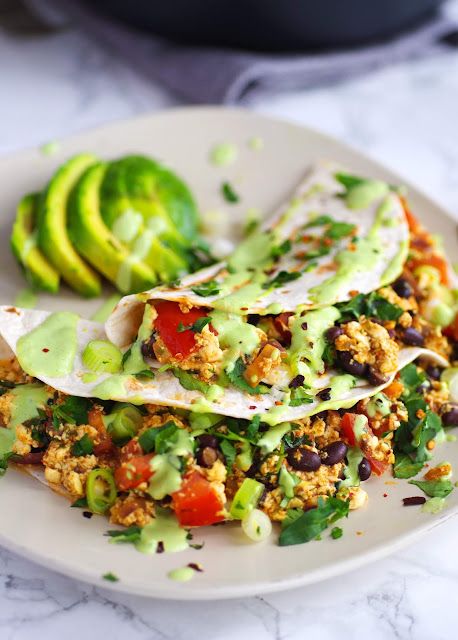 Tempeh Dishes, Mexican Tofu, Orange Tofu Recipe, Easy Tofu Recipes, Breakfast Mexican, Tofu Wraps, Tofu Recipes Easy, Blessed Night, Vegetarian Ideas