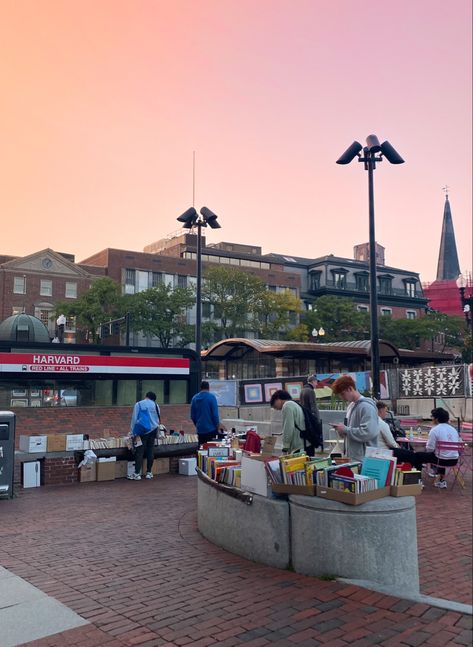 Harvard Square Aesthetic, Harvard Summer School, Harvard Campus Aesthetic, Harvard Psychology, Harvard Aesthetic, Harvard University Campus, Harvard Campus, Harvard Uni, America Aesthetic