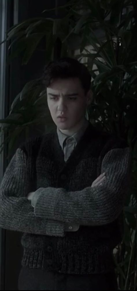 Enoch Miss Peregrine, Finley Macmillan, Enoch O'connor, Finlay Mcmillan, Finlay Macmillan, Books Vs Movies, Miss Peregrine's Peculiar Children, Peregrine's Home For Peculiars, Doctor For Kids