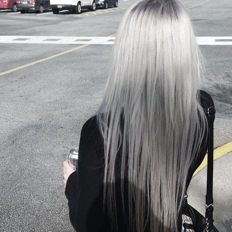 pinterest: @ nandeezy † Long White Hair, Estilo Indie, Boring Hair, Grey Hair Color, Pastel Hair, Hair Inspo Color, Grunge Hair, Dream Hair, Grey Hair