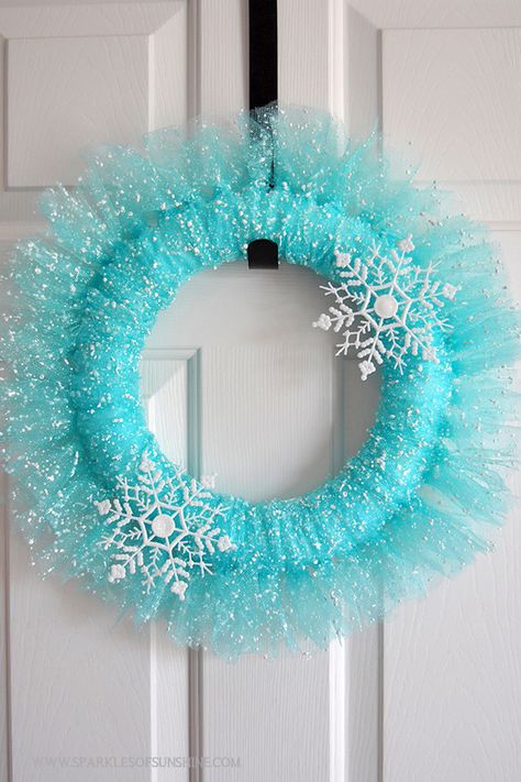 Tulle Wreath Diy, Winter Wonderland Wreath, Tulle Crafts, Winter Wreath Diy, Tulle Wreath, Snowflake Wreath, Winter Wreaths, Deco Wreaths, Xmas Wreaths