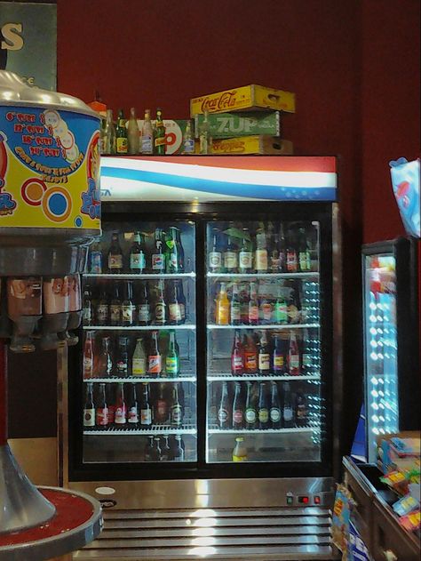 Convenient Store Aesthetic, Retro Convenience Store, Corner Store Aesthetic, Vintage Arcade Aesthetic, 80s Grocery Store, Vintage Vending Machine, Retro Vending Machine, Vending Machine Vintage, Old General Stores