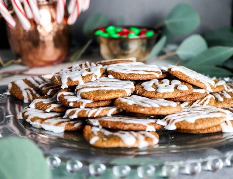 Ginger Snap Cookies Recipe, Gingersnap Cookies, Cinnamon Icing, Themed Treats, Pumpkin Spice Syrup, Cookie Ball, Holiday Eating, Ginger Snap Cookies, Cookie Swap