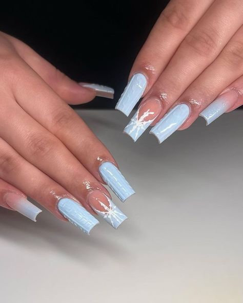 Nails With Stars Acrylic, Christmas Nails Light Blue, Light Blue Christmas Nails, Blue Nails With Stars, Blue Christmas Nails Winter, Christmas Baddie Nails, Nails Winter Wonderland, Christmas Baddie, Acrylic Nails Light Blue